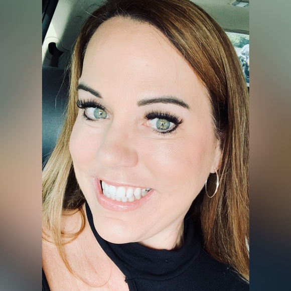 Meet your Posher, Dianna - Picture 1 of 1